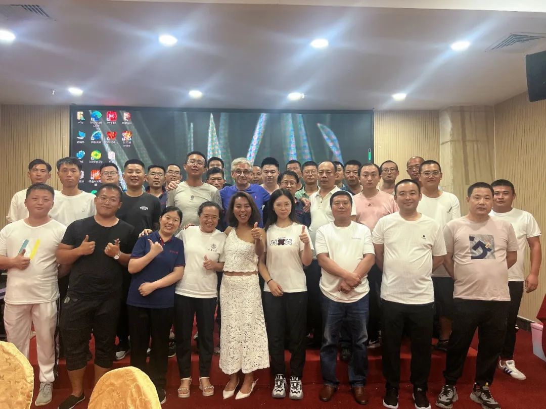 午夜理论在线的團隊.jpg